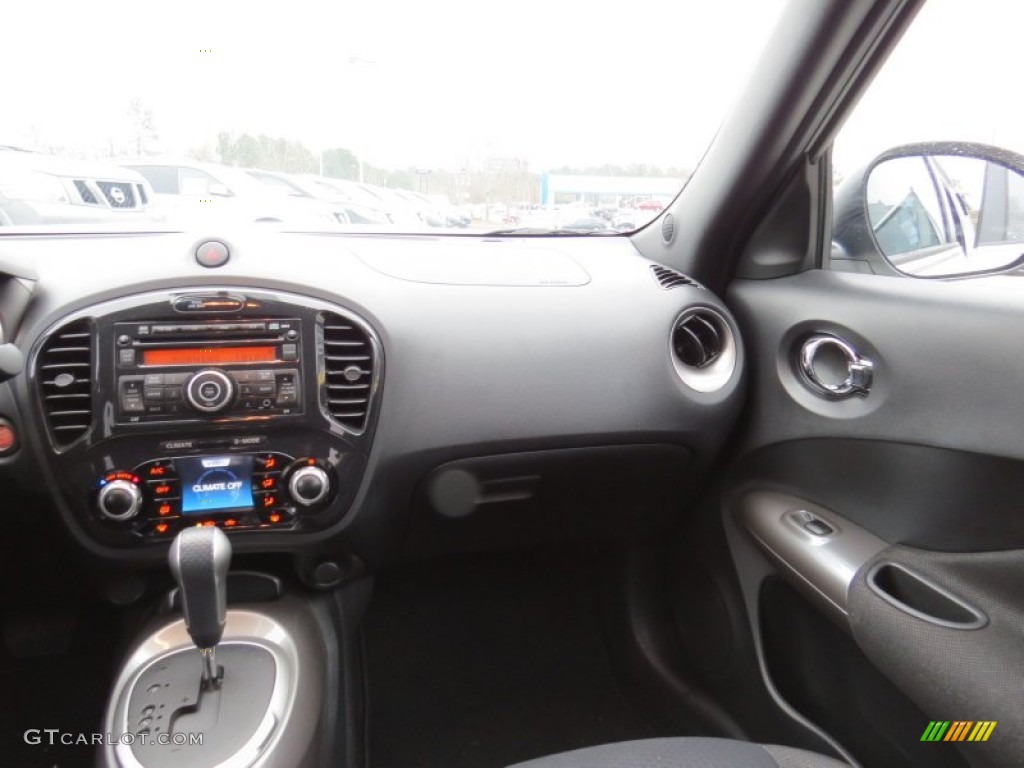 2012 Juke SV AWD - White Pearl / Black/Silver Trim photo #16