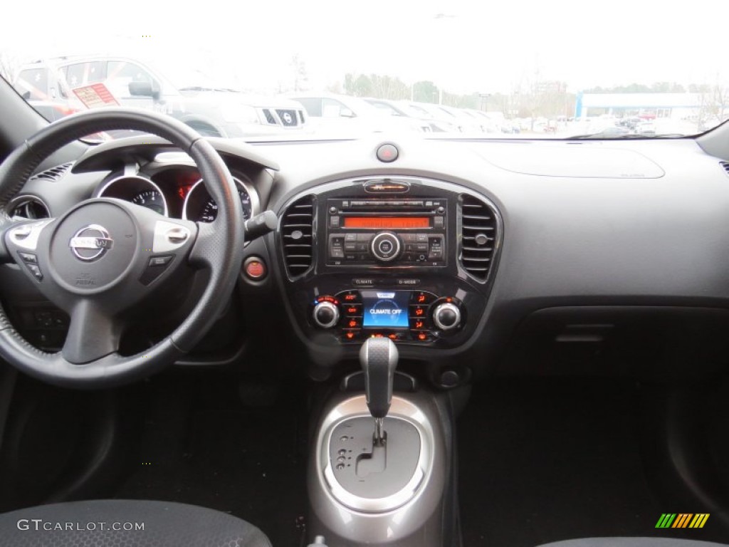 2012 Juke SV AWD - White Pearl / Black/Silver Trim photo #17