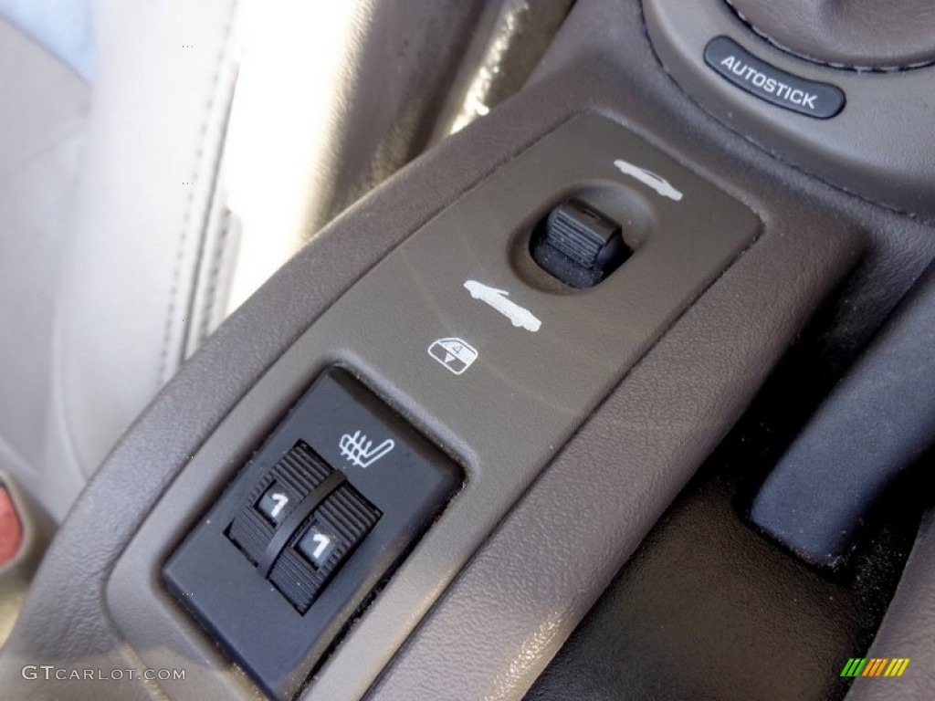 2006 Chrysler Sebring Limited Convertible Controls Photo #88587760