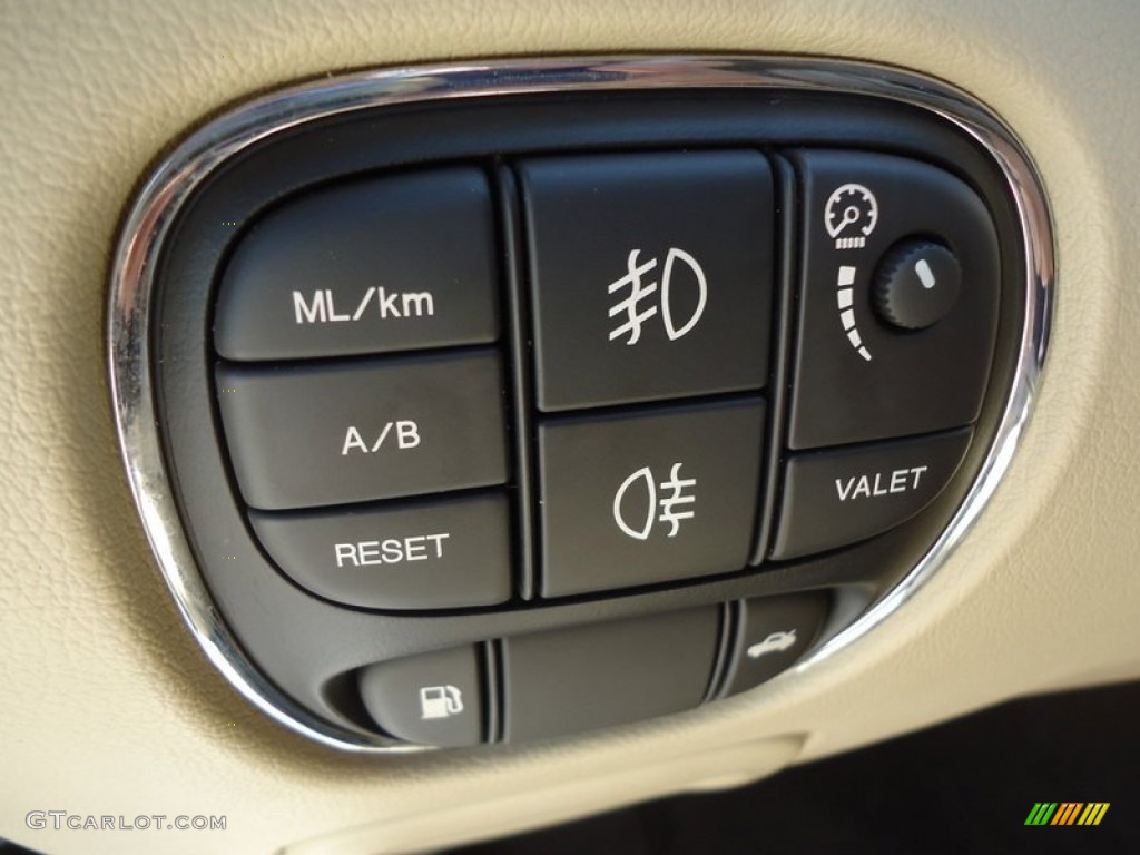 2006 Jaguar XJ Vanden Plas Controls Photo #88609857