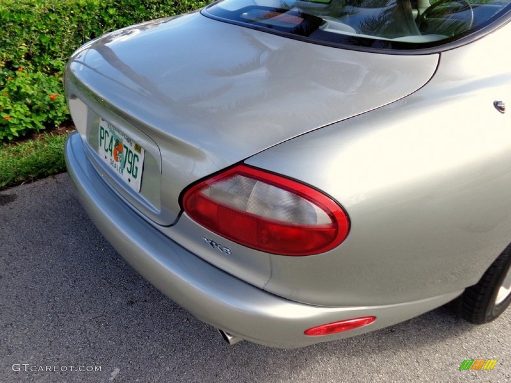 1999 XK XK8 Coupe - Meteorite SIlver Metallic / Oatmeal photo #37