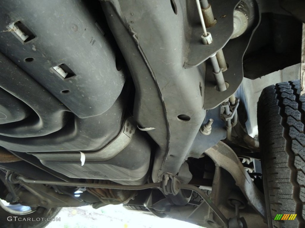 2004 Ford Expedition Eddie Bauer Undercarriage Photo #88613410