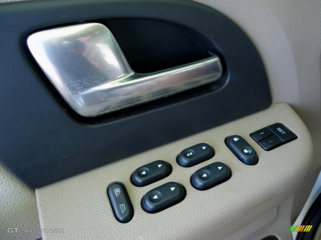 2004 Ford Expedition Eddie Bauer Controls Photos
