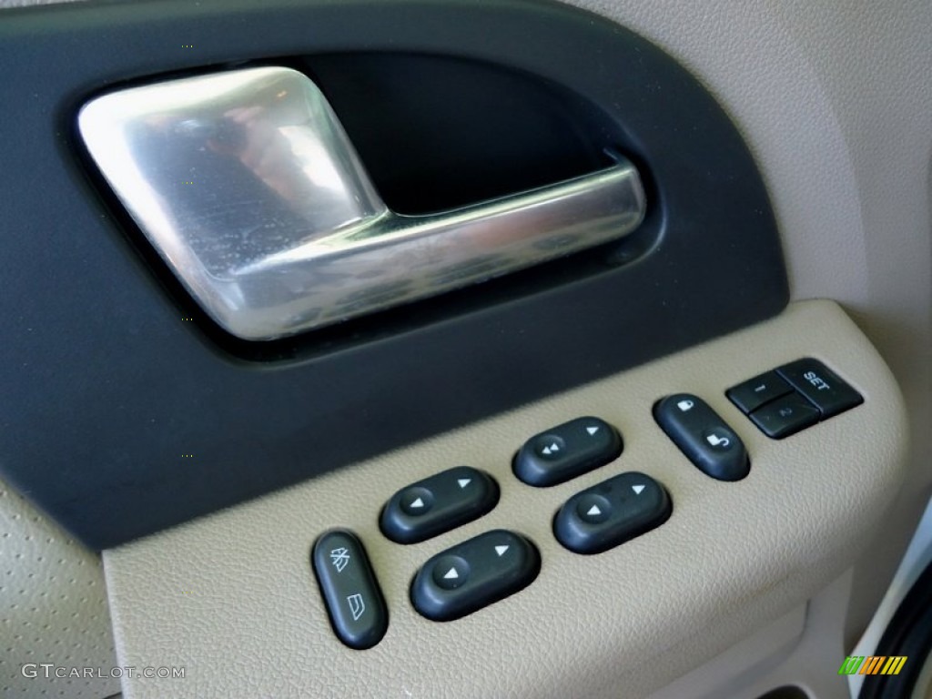 2004 Ford Expedition Eddie Bauer Controls Photo #88613461