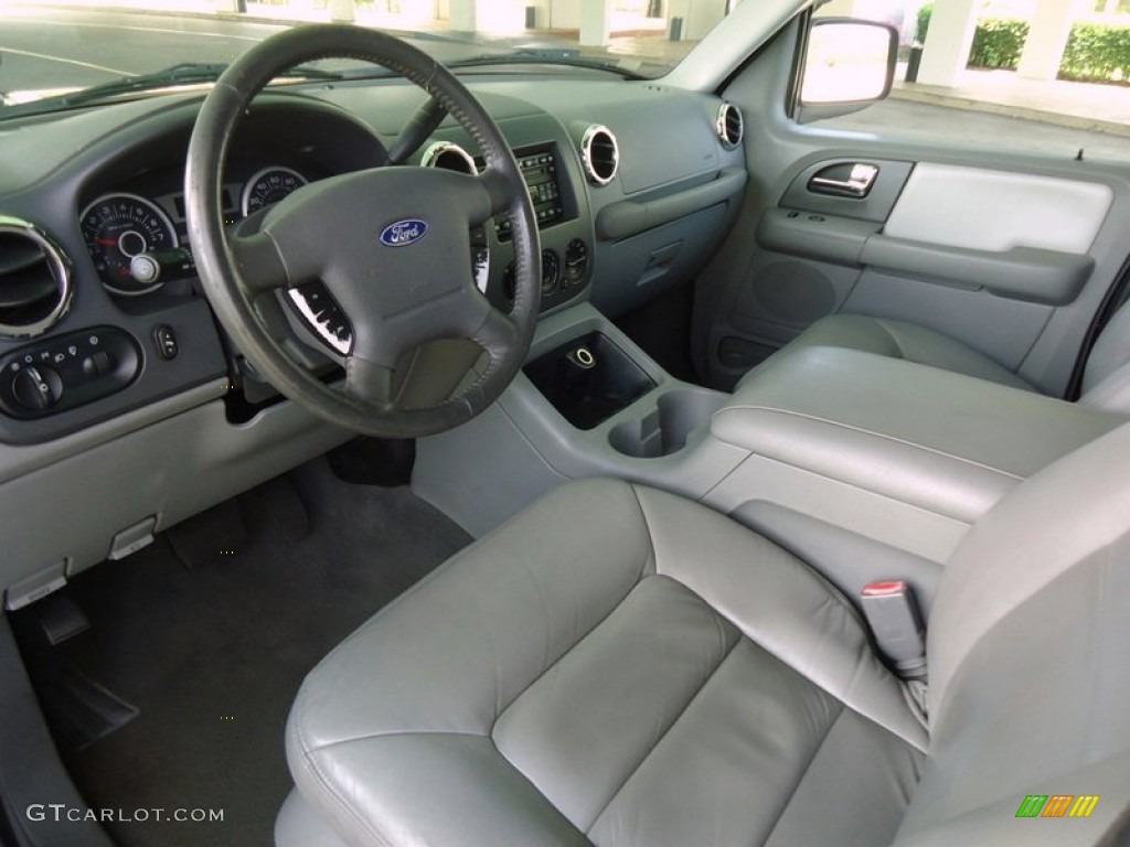 Medium Flint Grey Interior 2005 Ford Expedition XLT 4x4 Photo #88615609