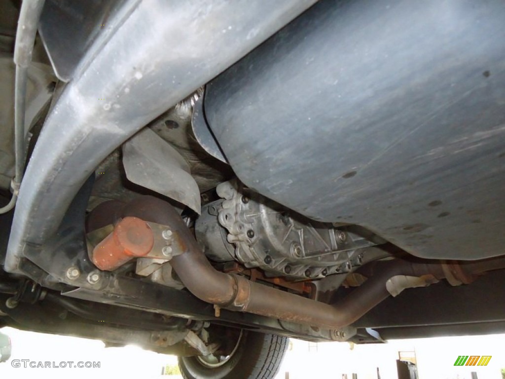 2005 Ford Expedition XLT 4x4 Undercarriage Photo #88616467