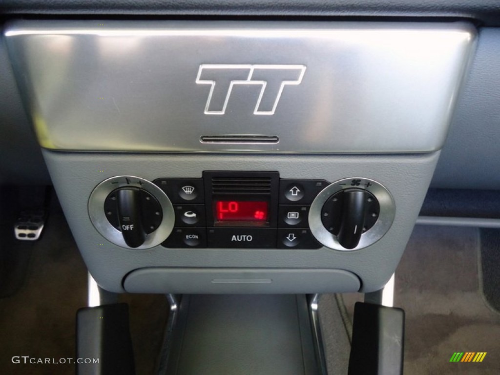 2001 Audi TT 1.8T quattro Roadster Controls Photo #88618348