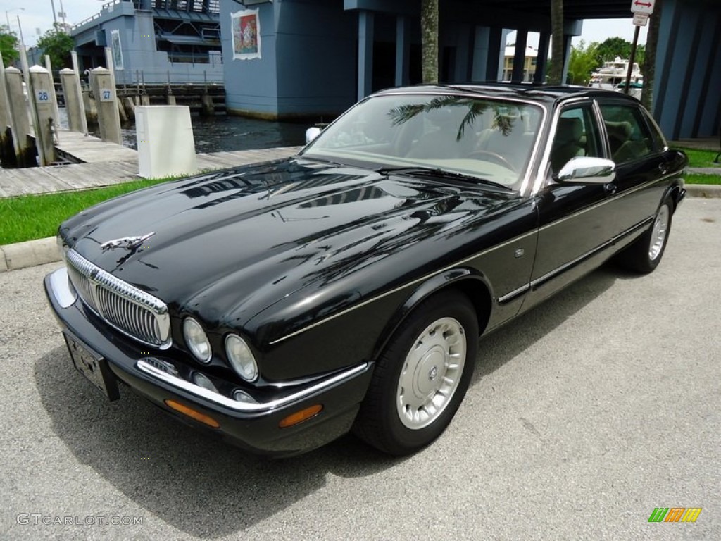 Anthracite Pearl Jaguar XJ