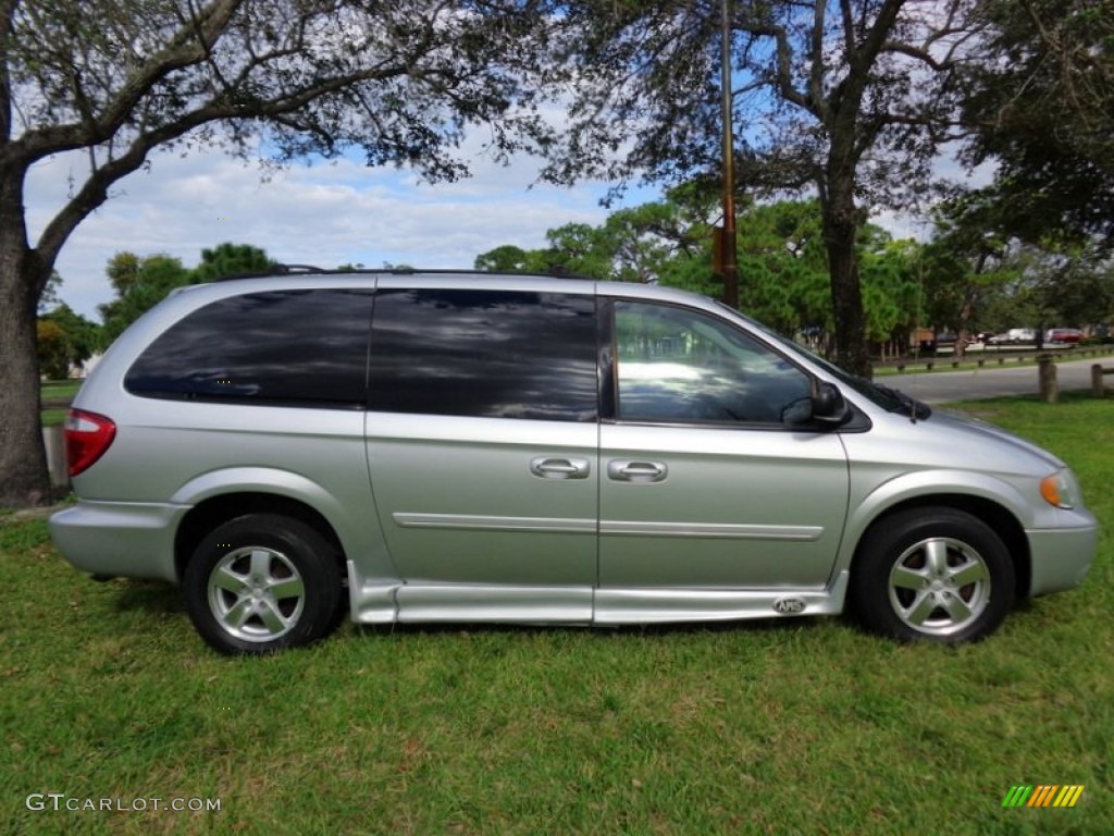 2006 Grand Caravan SXT - Bright Silver Metallic / Medium Slate Gray photo #39