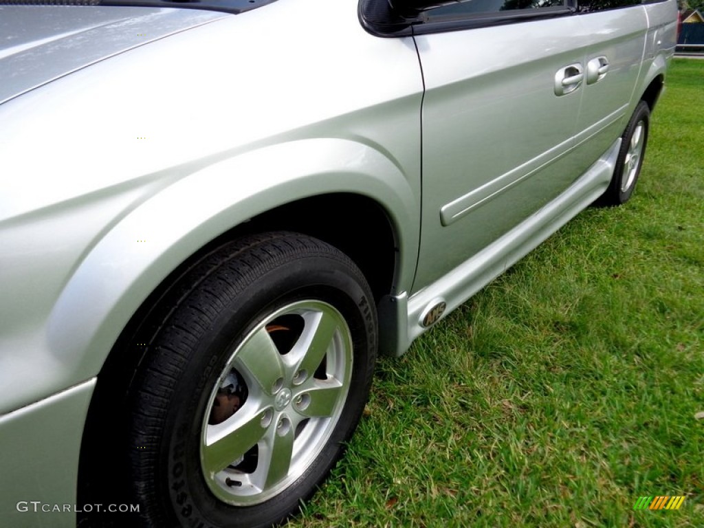 2006 Grand Caravan SXT - Bright Silver Metallic / Medium Slate Gray photo #43