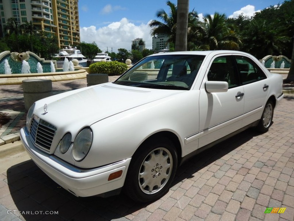 1999 Mercedes-Benz E 300TD Sedan Exterior Photos