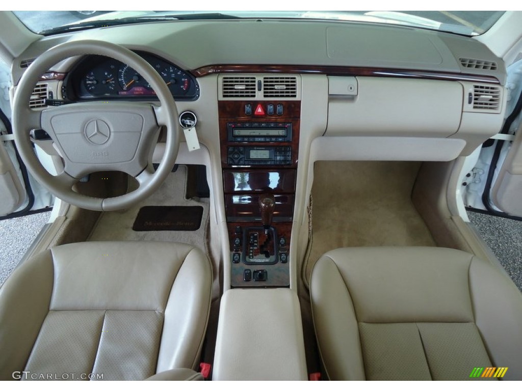 1999 Mercedes-Benz E 300TD Sedan Parchment Dashboard Photo #88623211