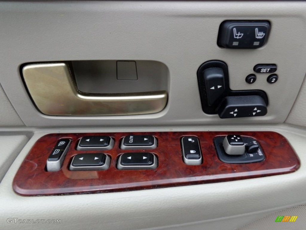2005 Lincoln Town Car Signature Limited Controls Photo #88625380