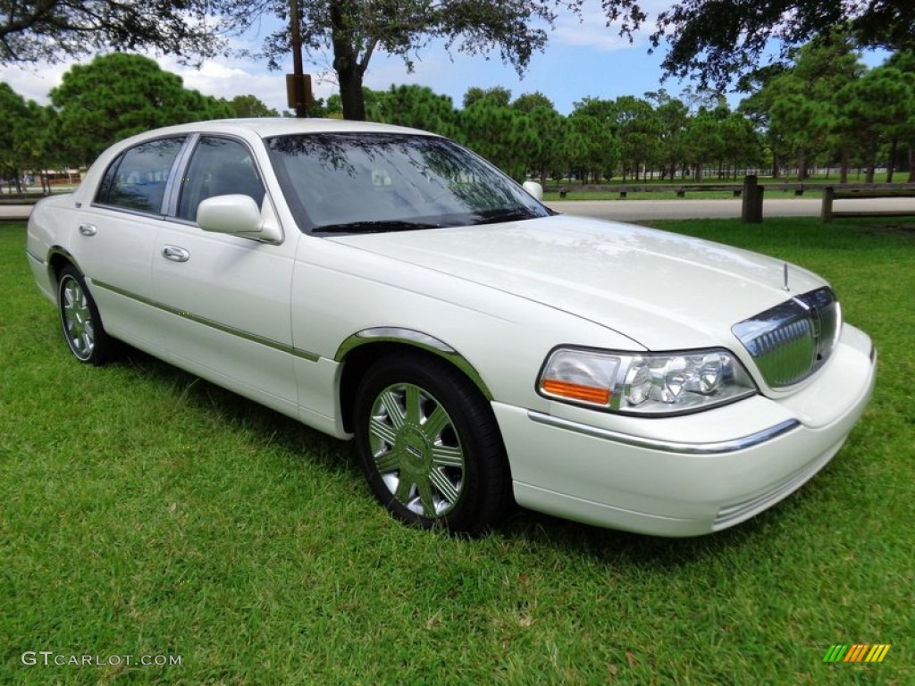 Ceramic White Tri-Coat 2005 Lincoln Town Car Signature Limited Exterior Photo #88625431