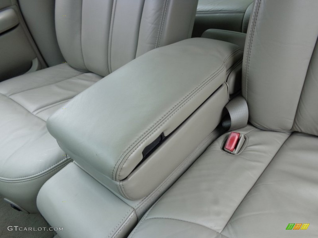 2005 Town Car Signature Limited - Ceramic White Tri-Coat / Medium Light Stone/Dark Stone photo #45