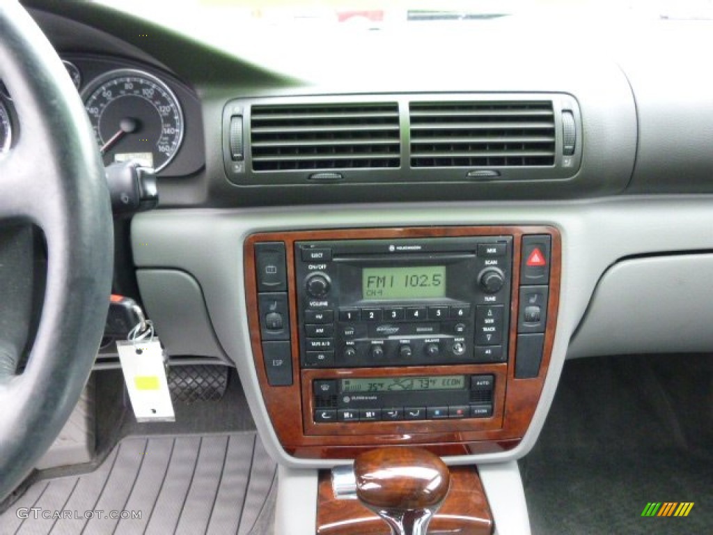 2003 Passat GLX 4Motion Sedan - Fresco Green Metallic / Grey photo #16