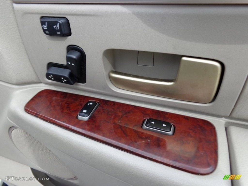 2005 Lincoln Town Car Signature Limited Controls Photo #88625734