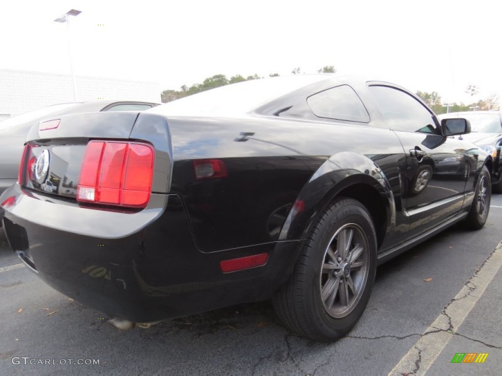 2005 Mustang V6 Deluxe Coupe - Black / Dark Charcoal photo #3