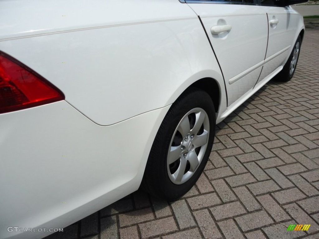 2009 Optima LX - Clear White / Beige photo #10