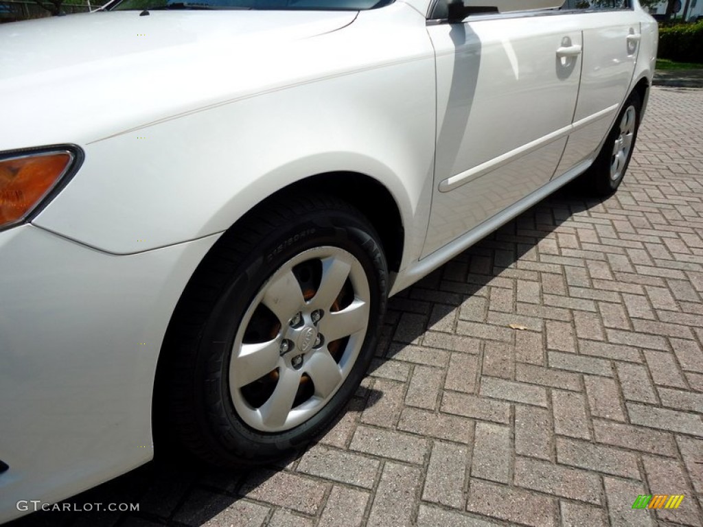 2009 Optima LX - Clear White / Beige photo #26