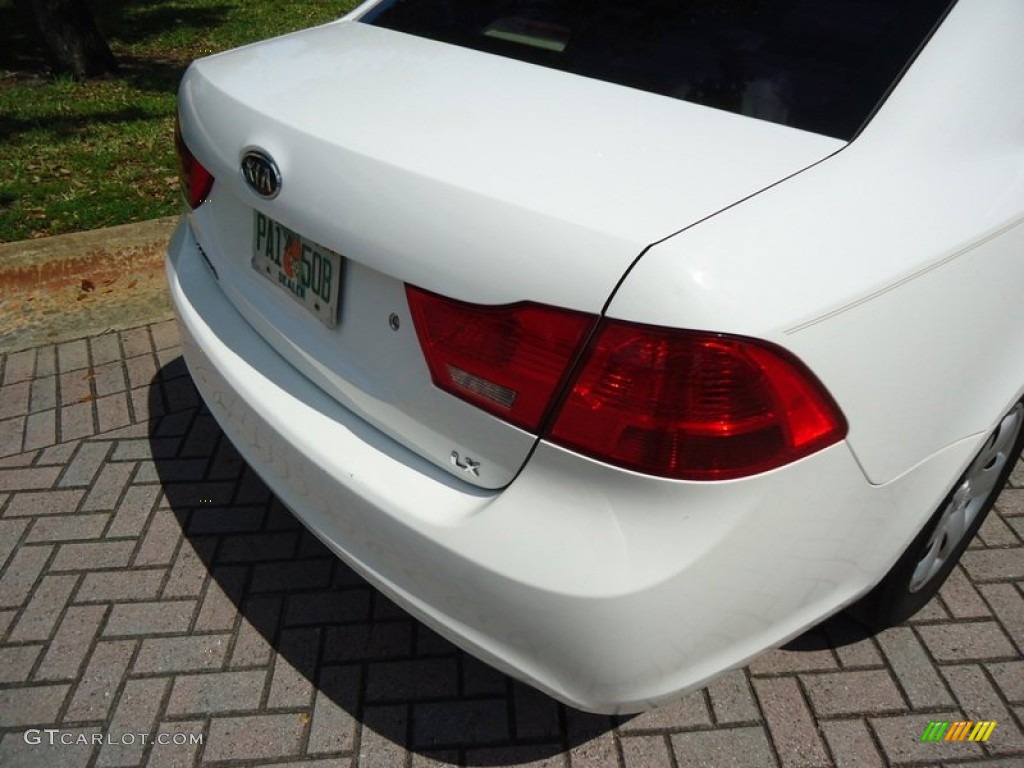 2009 Optima LX - Clear White / Beige photo #39