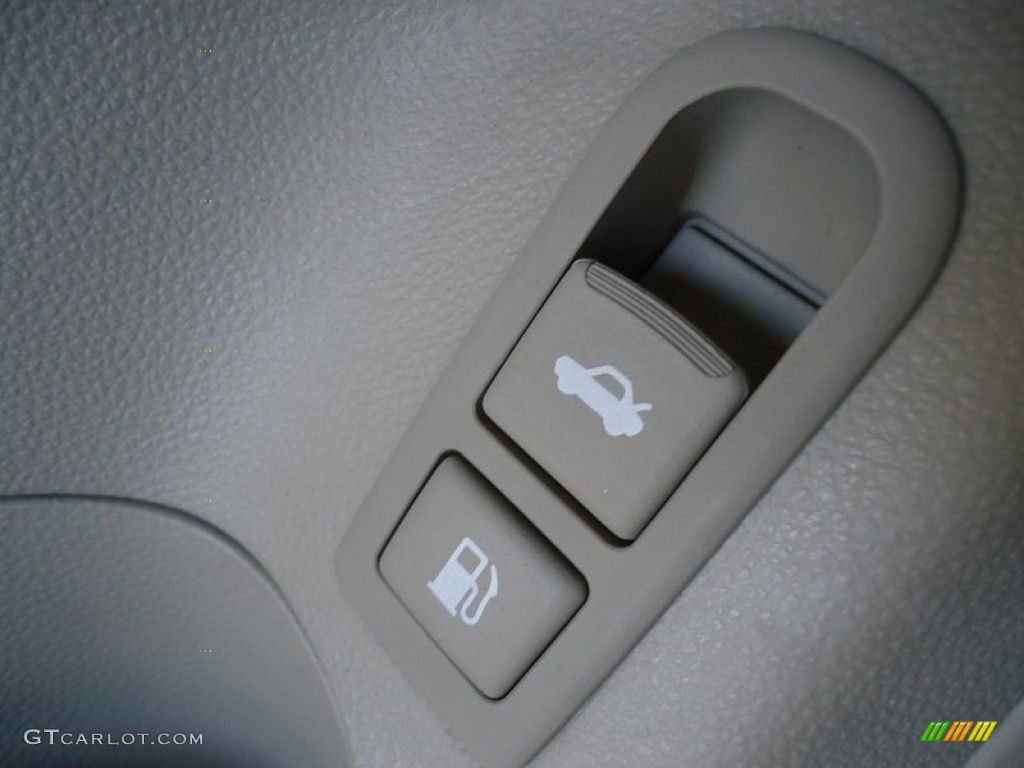 2009 Optima LX - Clear White / Beige photo #49