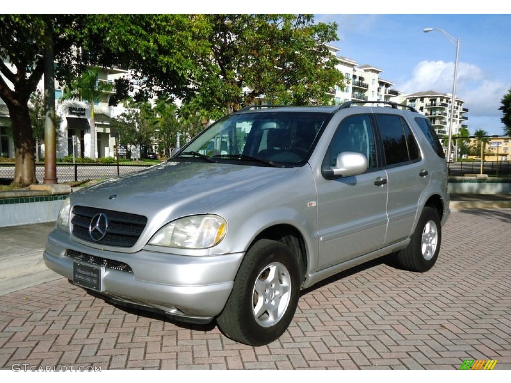 2000 ML 320 4Matic - Brilliant Silver Metallic / Charcoal photo #1