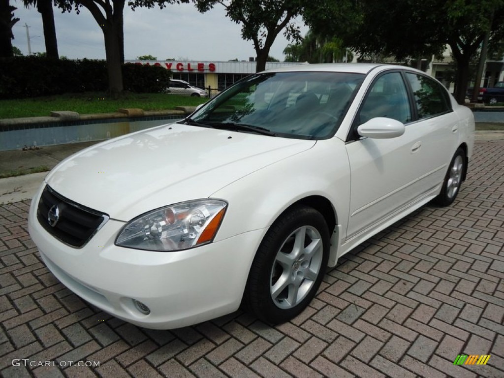 2004 Altima 3.5 SE - Satin White / Charcoal photo #1