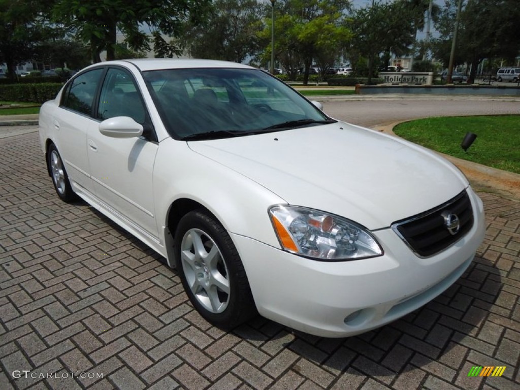 2004 Altima 3.5 SE - Satin White / Charcoal photo #3