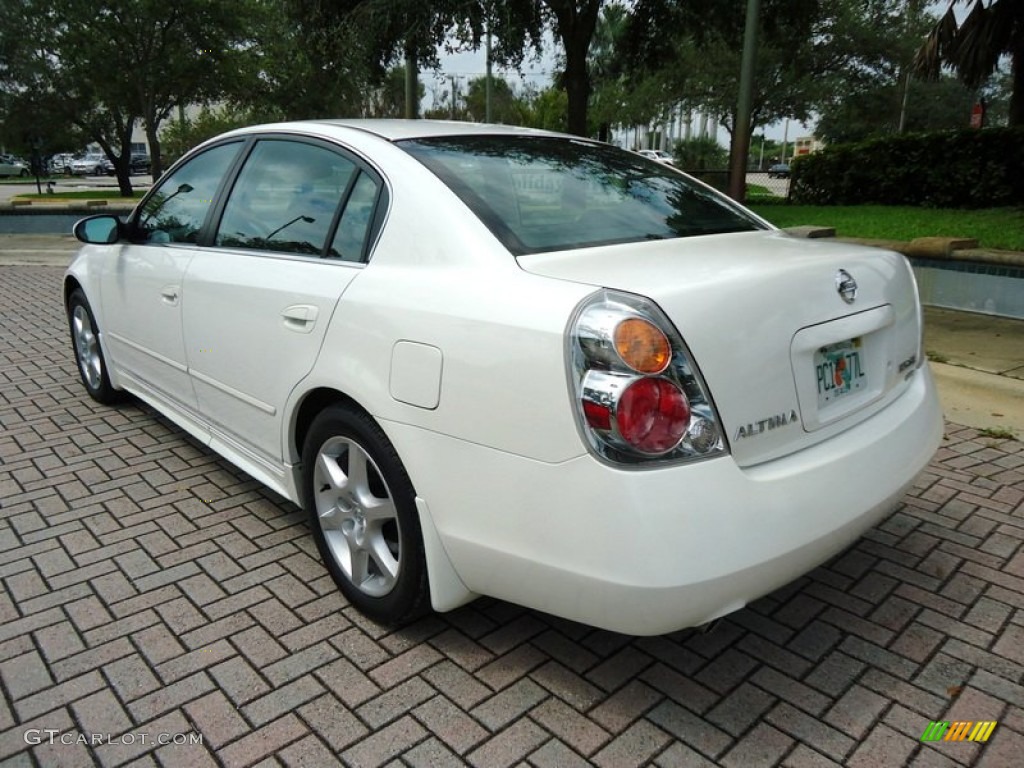 2004 Altima 3.5 SE - Satin White / Charcoal photo #4