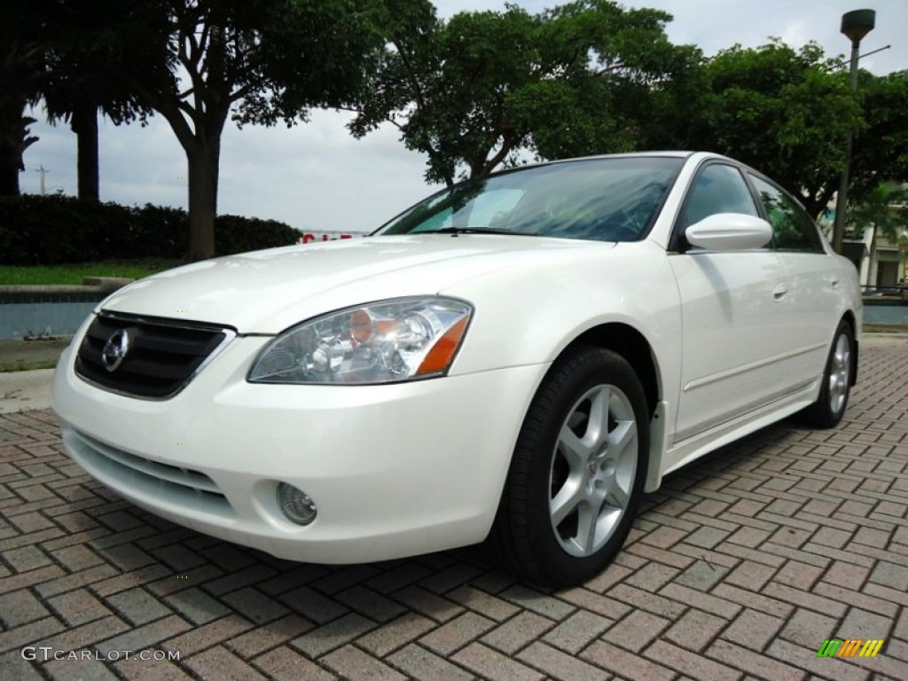 2004 Altima 3.5 SE - Satin White / Charcoal photo #5