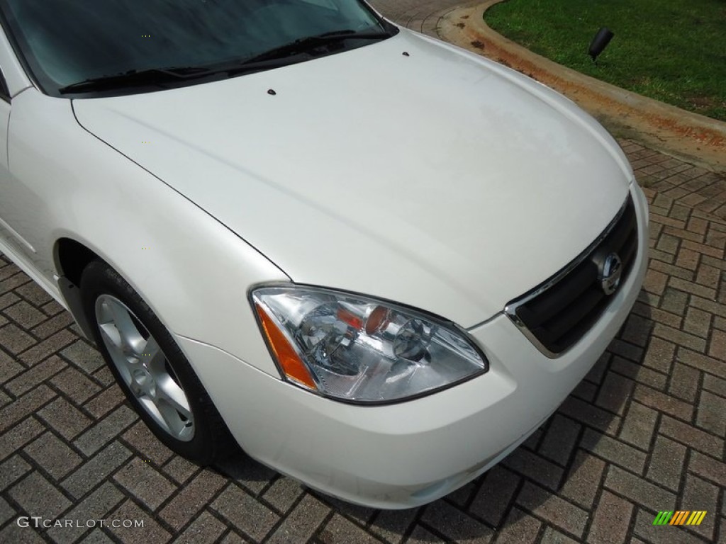 2004 Altima 3.5 SE - Satin White / Charcoal photo #6