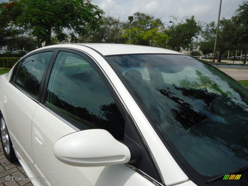 2004 Altima 3.5 SE - Satin White / Charcoal photo #7