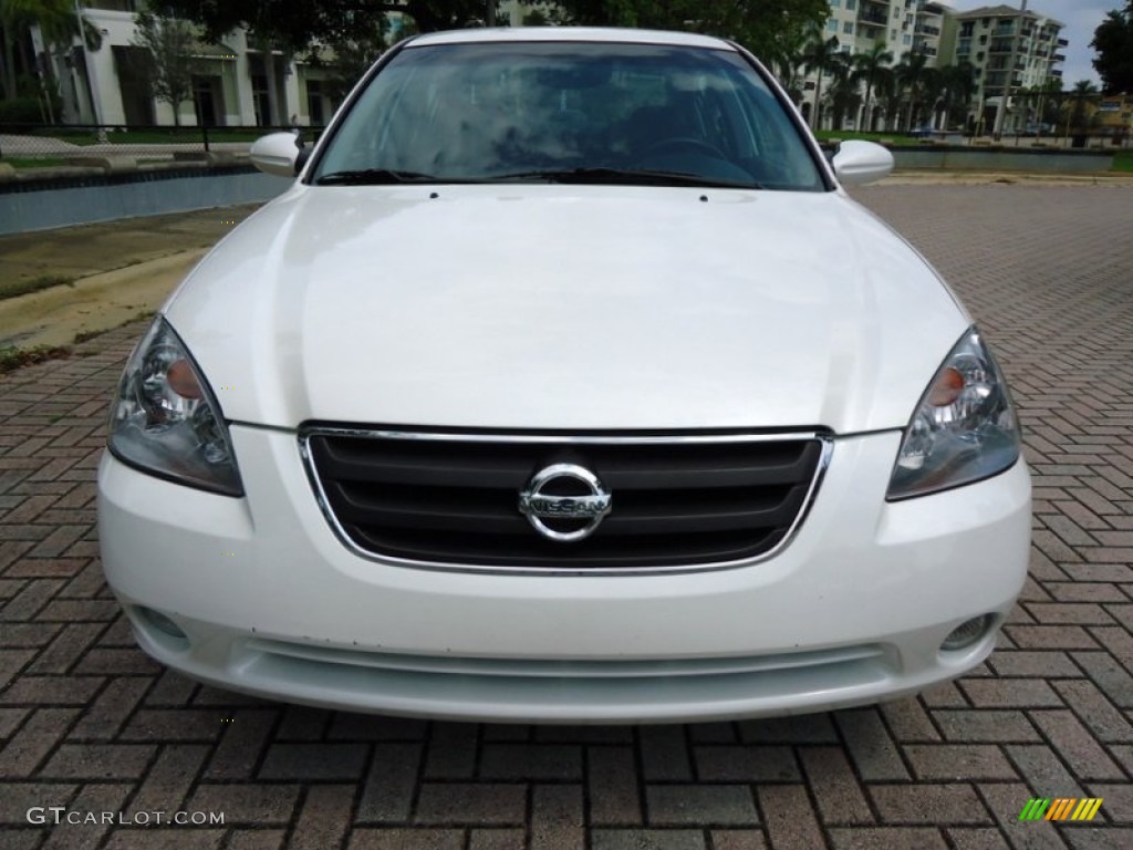 2004 Altima 3.5 SE - Satin White / Charcoal photo #8