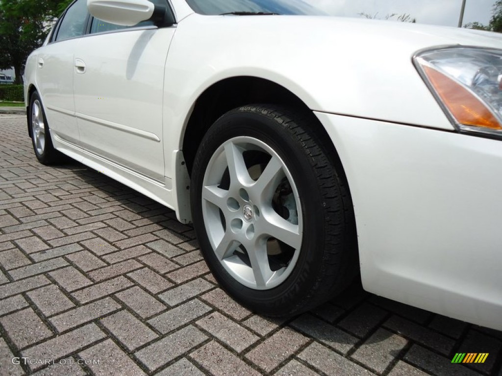 2004 Altima 3.5 SE - Satin White / Charcoal photo #9