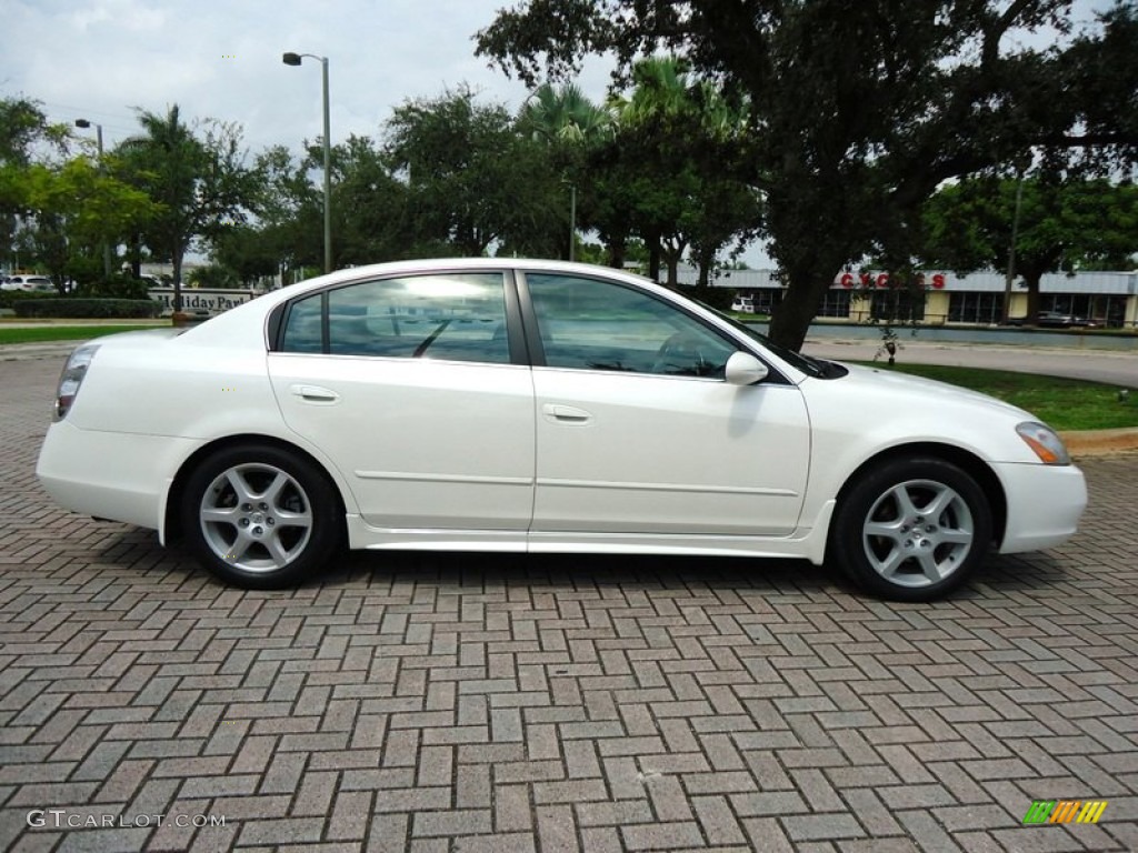 2004 Altima 3.5 SE - Satin White / Charcoal photo #10