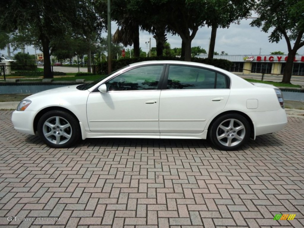 2004 Altima 3.5 SE - Satin White / Charcoal photo #13