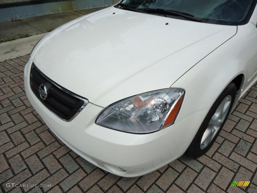 2004 Altima 3.5 SE - Satin White / Charcoal photo #20