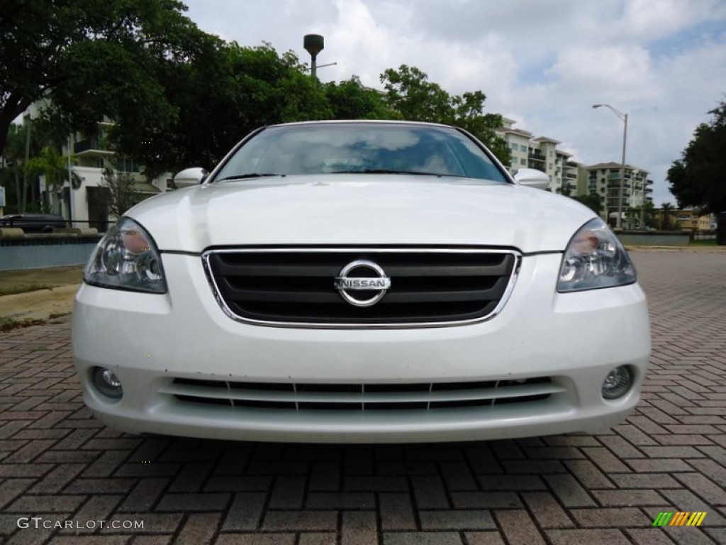 2004 Altima 3.5 SE - Satin White / Charcoal photo #21