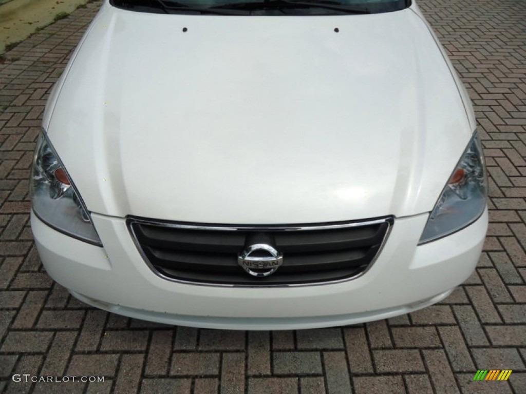 2004 Altima 3.5 SE - Satin White / Charcoal photo #22
