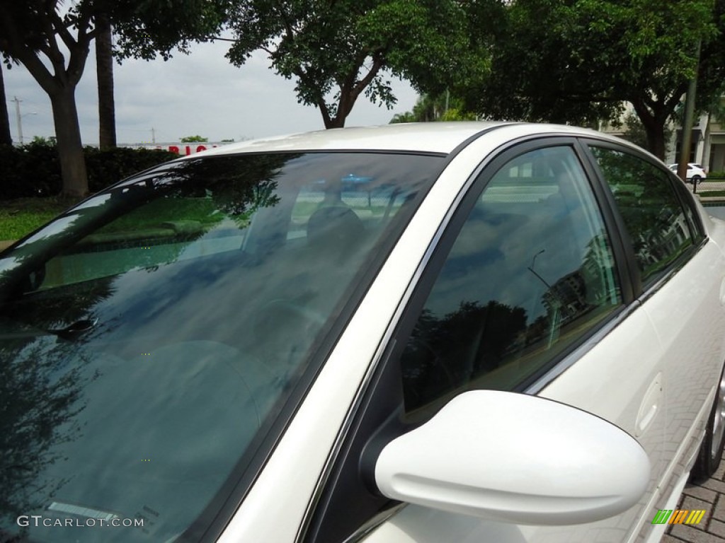 2004 Altima 3.5 SE - Satin White / Charcoal photo #24