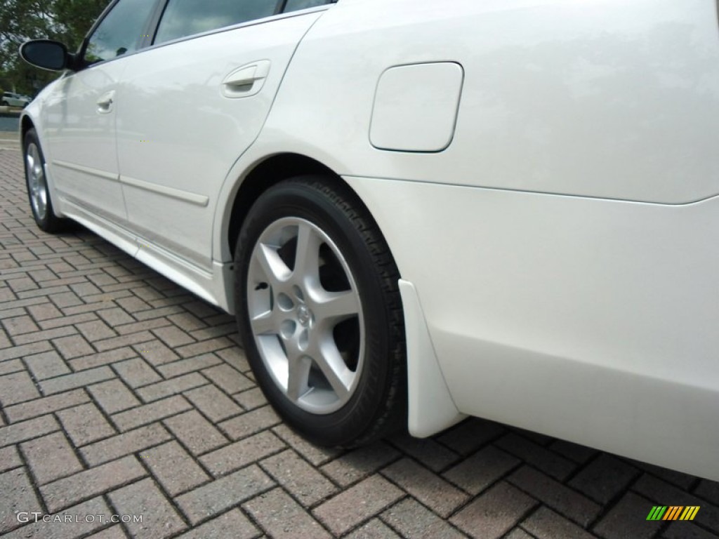 2004 Altima 3.5 SE - Satin White / Charcoal photo #26