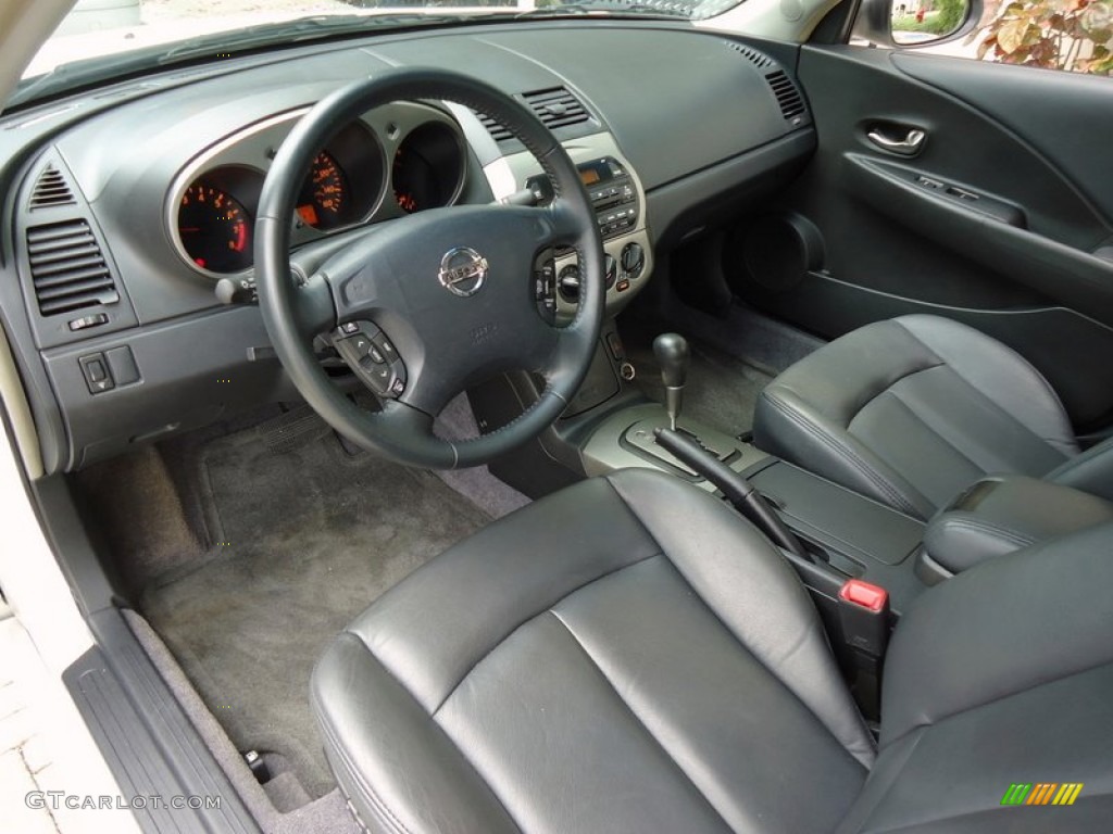 2004 Altima 3.5 SE - Satin White / Charcoal photo #52