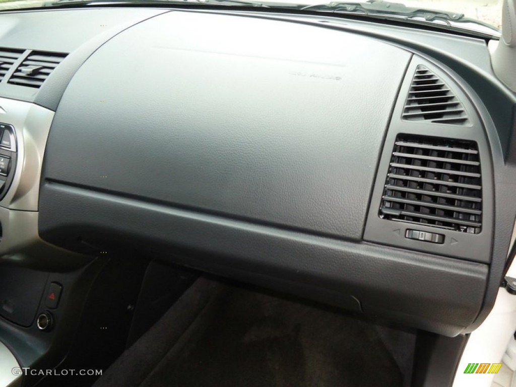 2004 Altima 3.5 SE - Satin White / Charcoal photo #60