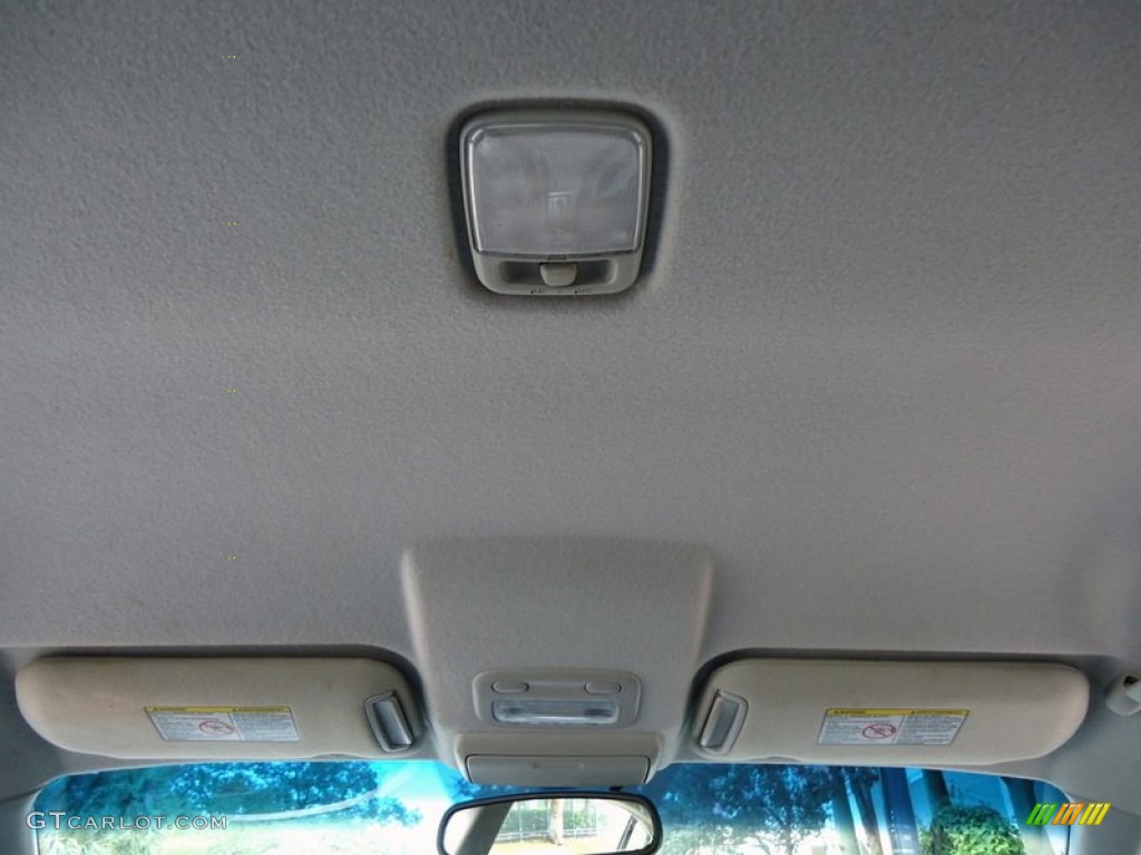 2004 Altima 3.5 SE - Satin White / Charcoal photo #81