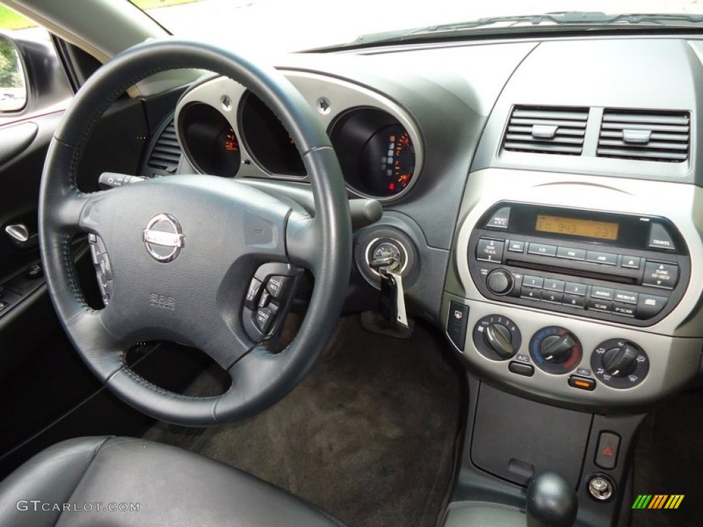 2004 Altima 3.5 SE - Satin White / Charcoal photo #82