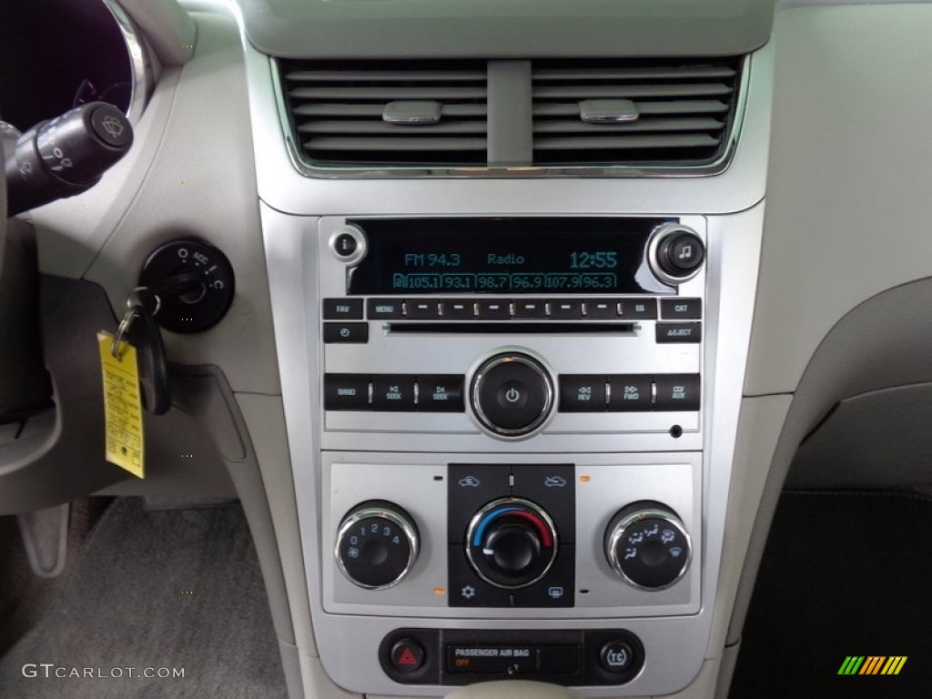 2010 Chevrolet Malibu LT Sedan Controls Photo #88635670