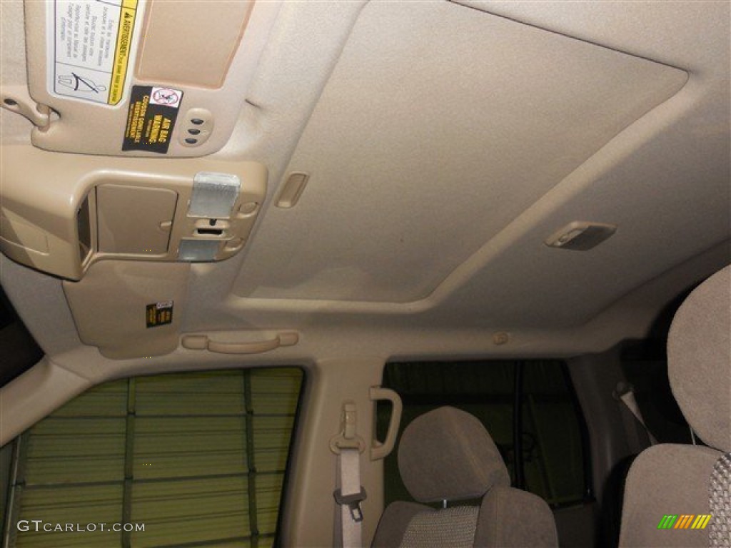 2004 Pathfinder SE - Merlot Red Pearl / Beige photo #16