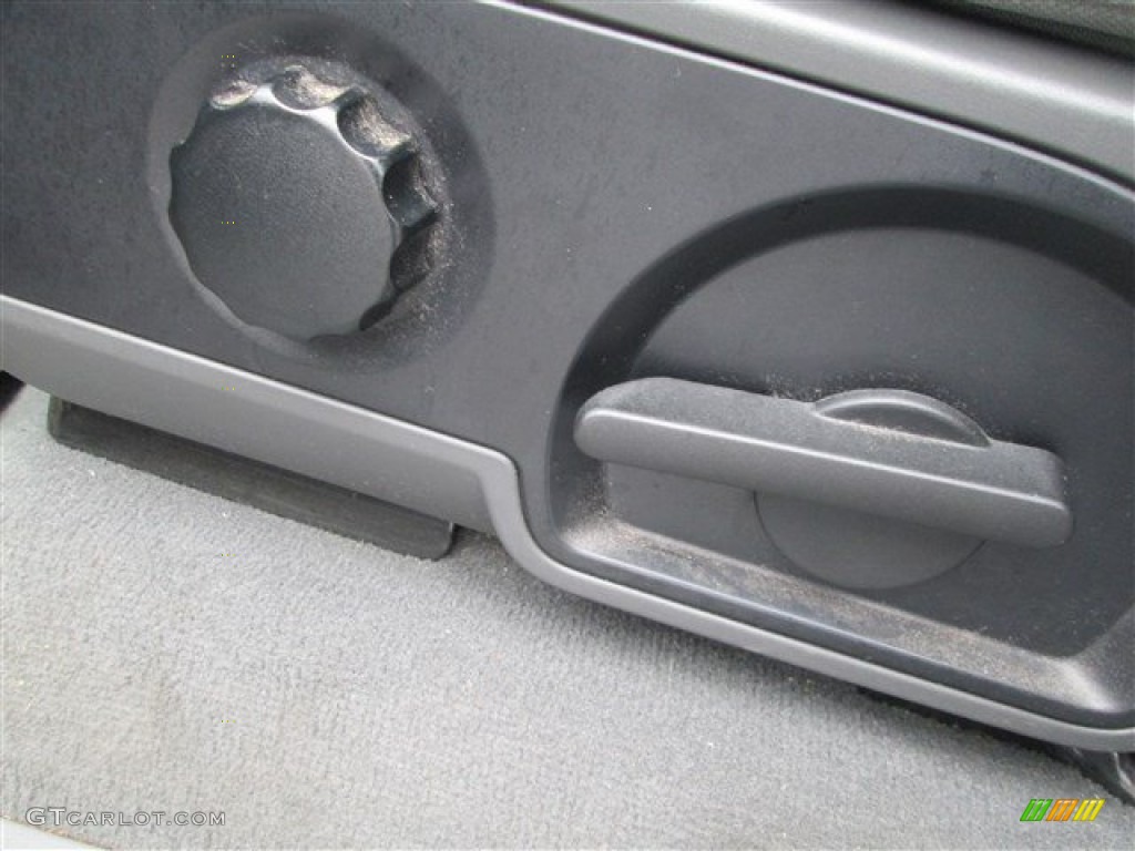 2006 F150 STX Regular Cab 4x4 - Black / Flint photo #12