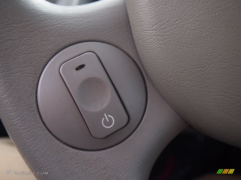 2003 Saturn ION 3 Sedan Controls Photo #88646701